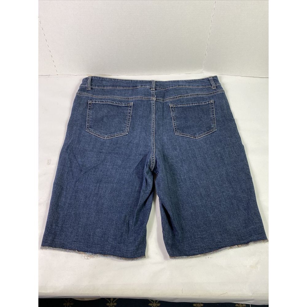 Time And Tru Shorts Bermuda Womens Size 20‎ Blue Denim Stretch Raw Hem mid rise - Picture 2 of 11